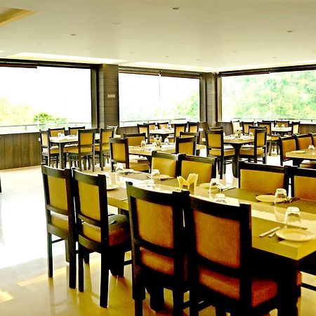 Hotel Trance Ganga Tapovan Bagian luar foto