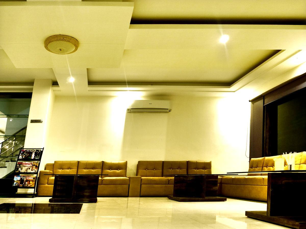 Hotel Trance Ganga Tapovan Bagian luar foto